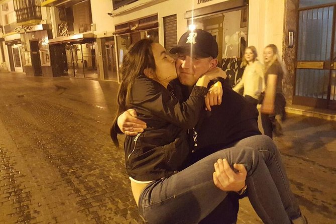 Pub Crawl Porto - Final club energy: why the skip-the-line matters late