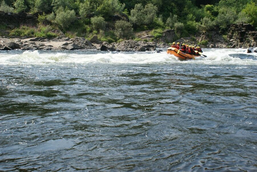 Rafting em Melgaço, Rio Minho - Getting to Sports complex Melgaço, then getting on the water fast