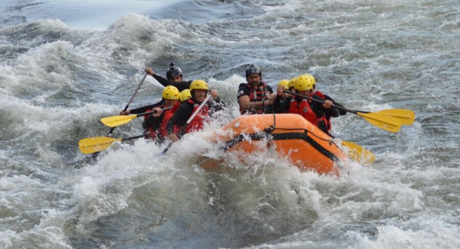 Rafting em Melgaço, Rio Minho - Two guided hours on the Minho River: what the rafting ride feels like