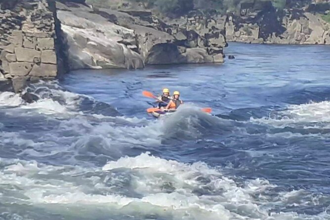 Rafting Experience on the Minho River with Coraltours Minho - Solar do Alvarinho finish: Alvarinho tasting, bread rolls, and local treats