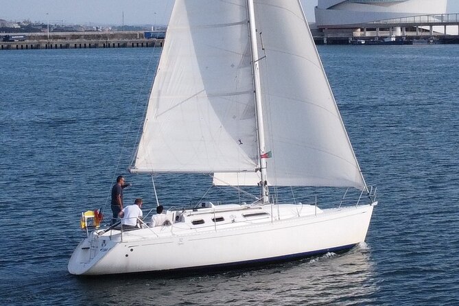 Sailing boat trip on the coast of Porto and on the river Douro - Going up to Ribeira and the D. Luís bridge