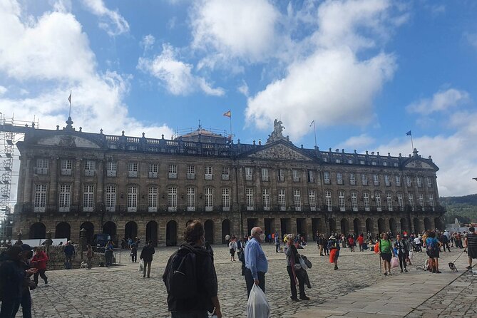 Santiago de Compostela and Cathedral Private Tour From Porto - Casco Historico: Use the Hour for Lunch and Orientation