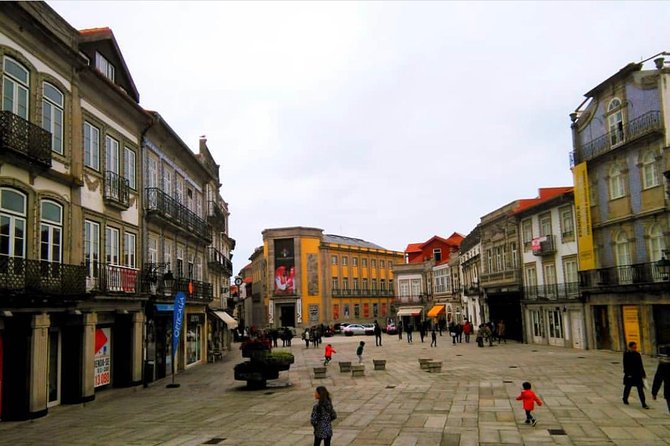 Santiago de Compostela & Viana do Castelo from Porto - How the guide style affects your day (Tiago, David, Carla)