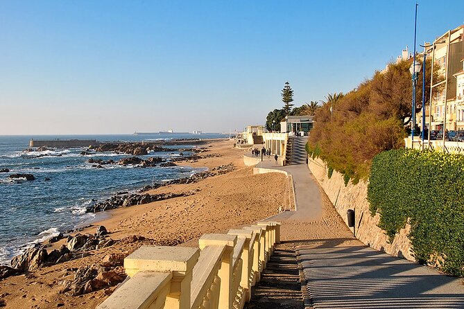 Self-guided tour Bike + Surf - Matosinhos Beach: where the waves and your lesson start