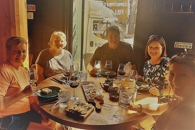 Semi - Private Oporto Food Tour - Fonte dos Aliados and the quick story stop