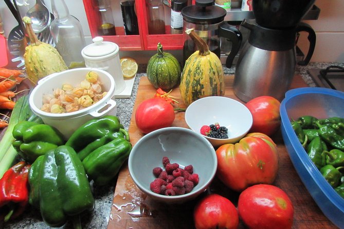 Shopping, cooking and eating together at my home in Porto - Key points before you cook in Porto