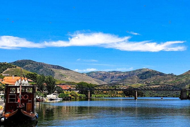 Small Group Douro Wine Valley Tour with Lunch and Wine Tasting - 8:30 am pickup and the small-group pace (max 8)