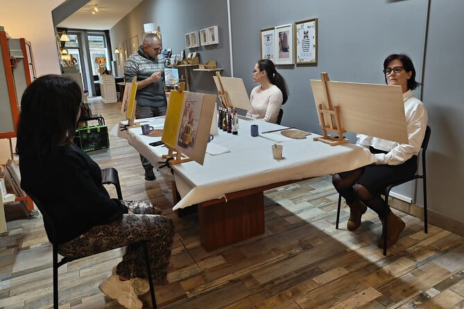 Small Painting Group with a Local Artist in Porto - Where you’ll meet: Rua dos Caldeireiros 125 and evening timing