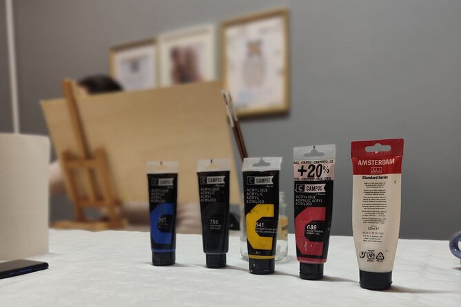 Small Painting Group with a Local Artist in Porto - Surface prep and painting on an easel, the basics that change everything