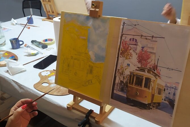 Small Painting Group with a Local Artist in Porto - Brushstrokes, realistic form, and texture you can actually see