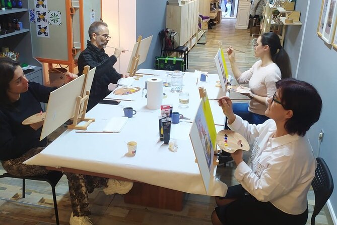 Small Painting Group with a Local Artist in Porto - A small manual, professional materials, and a comfortable pace