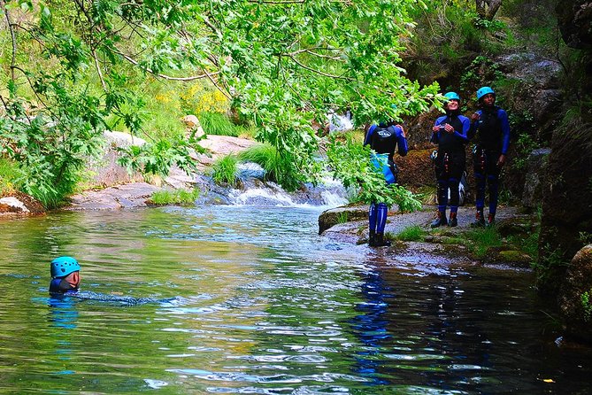 Star canyoning - The Shoreline Hike Along the Varziela River, Before the Cliff Moves