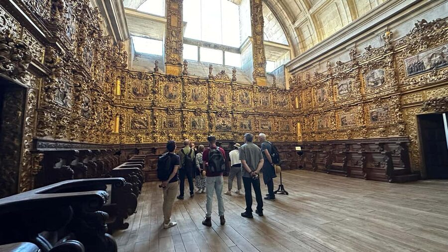 The Beautiful Story of Porto: Guided Tour with Entry Tickets - Ending back near São Bento, plus Livraria Lello sightseeing