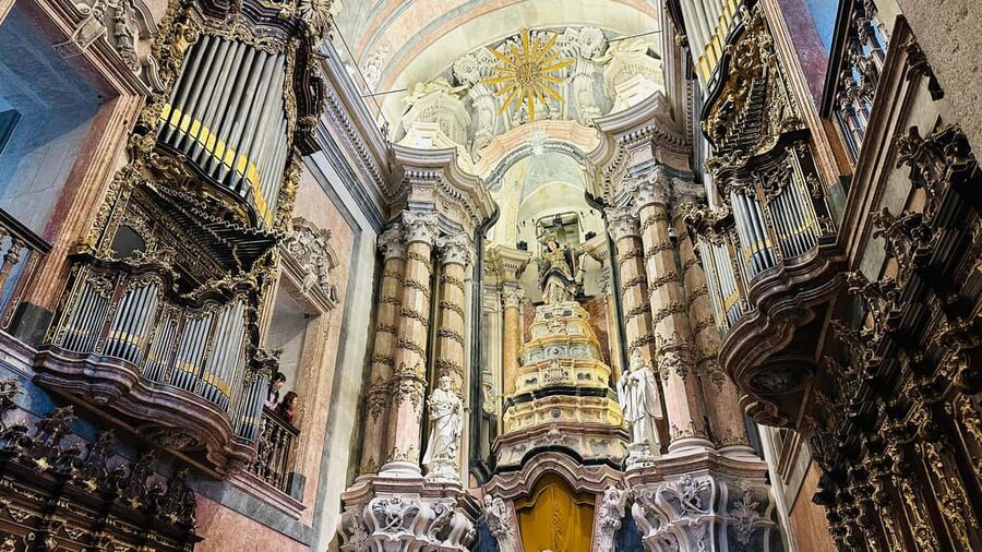 The Beautiful Story of Porto: Guided Tour with Entry Tickets - Rua das Flores to Clérigos, a climb that pays off