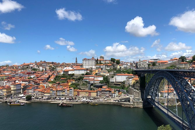 Tour HD Porto 4 hours - Livraria Lello: the bookshop with a ticket