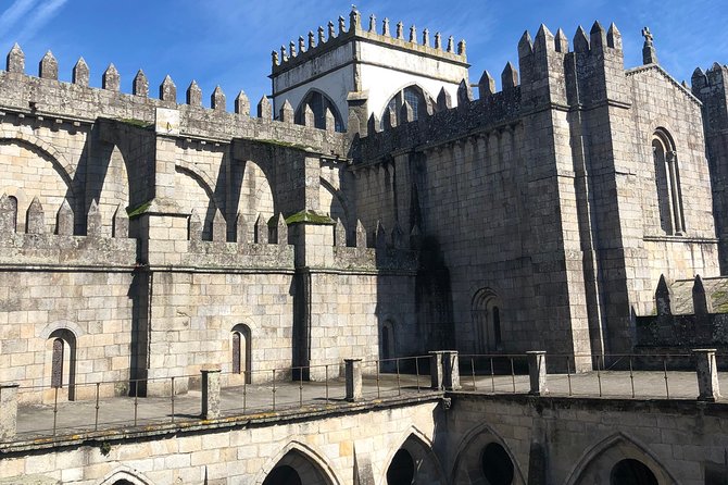 Tour HD Porto 4 hours - Praca da Liberdade: classic Porto with a city hall view