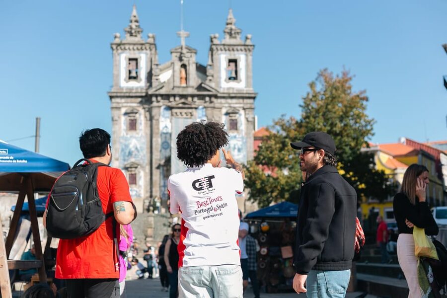 Tour Porto: Adventure in Electric Bike Tour - Meeting the Crew at the Garage, Bikes and Helmets Ready