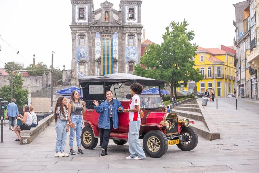 Tour Porto: Classic Adventure in Electric Tuk Tuk - Meeting at Sé do Porto and rolling out in “classic car” style