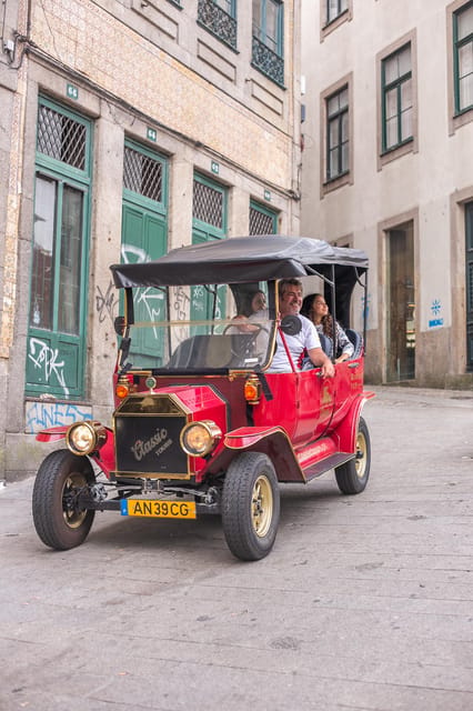 Tour Porto: Classic Adventure in Electric Tuk Tuk - Serra do Pilar: the panoramic payoff for short-time visitors