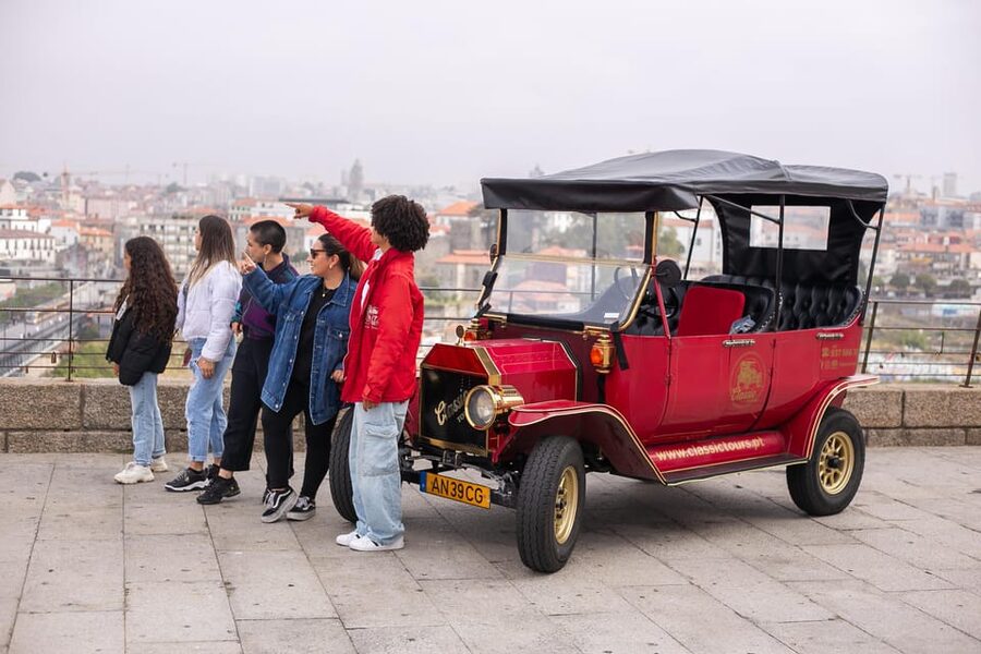 Tour Porto: Classic Car + A Toast with Port Wine - Luís I Bridge: more than a famous postcard