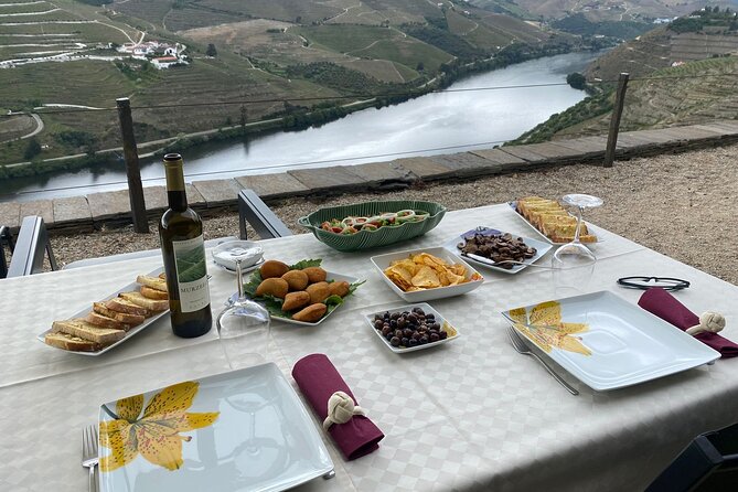 Tour the Douro wine region, and discover the fantastic landscape - Comfort, Communication, and Small Practical Tips