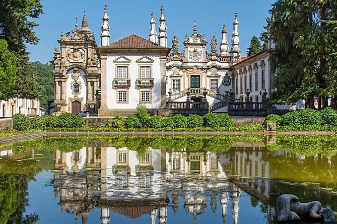Tour to the Palace of Mateus and the Douro - Porto pickup to Morro area sedan ride, with WiFi to keep you comfy