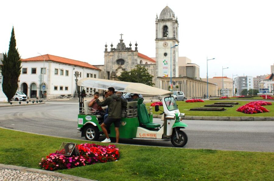 Tuk Tuk Tour in Aveiro - Meeting at the green umbrella, then getting moving fast