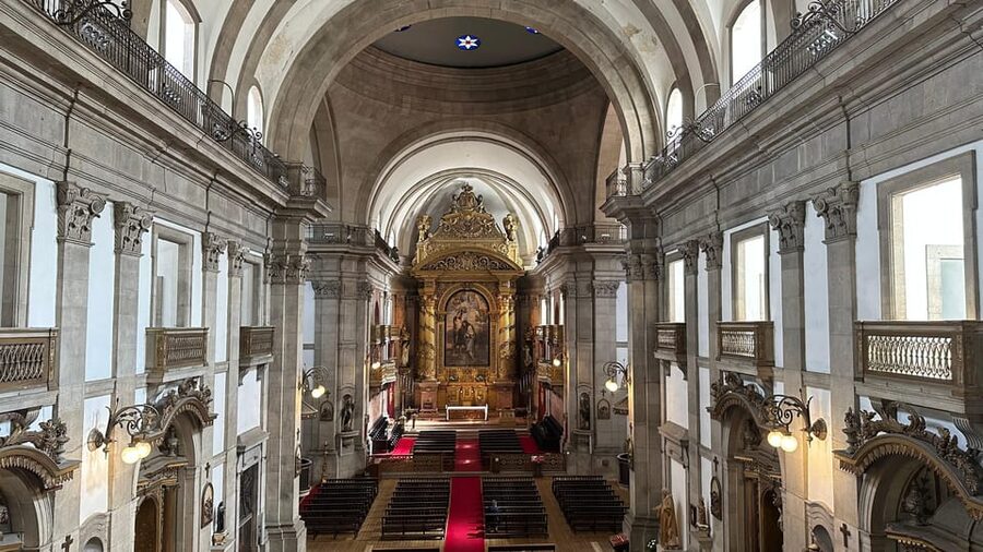 Unveiled Secrets of Porto + Olive Oil Tasting - Brunch stop near the finish at Praça do Infante D. Henrique