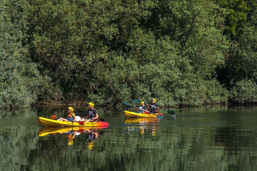 Viana do Castelo: Kayak Tour at Lima River - Bravães Kayak Bar setup, gear fitting, and the start at Lavoeira