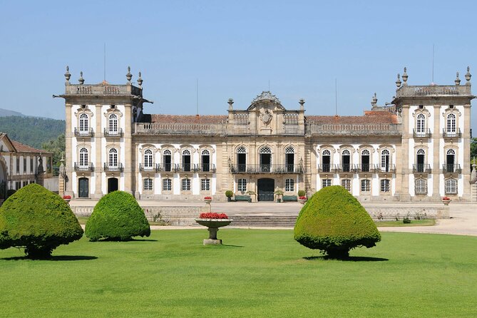Vinho Verde Private Wine-Tour (All Inclusive) - Stop 3: Merufe wine lunch paired with local products