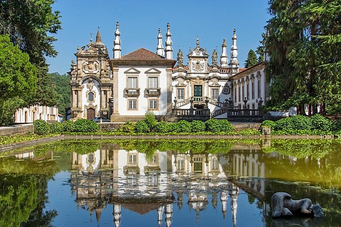 Vintage car ride in Vila Real - Meeting point on Av. Carvalho Araújo 40, and what to expect when you start