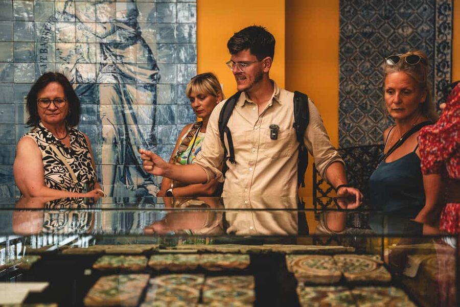 Walking tour discover Porto's center in German (max. 12 pax) - German language, local flow: why this tour works in Porto