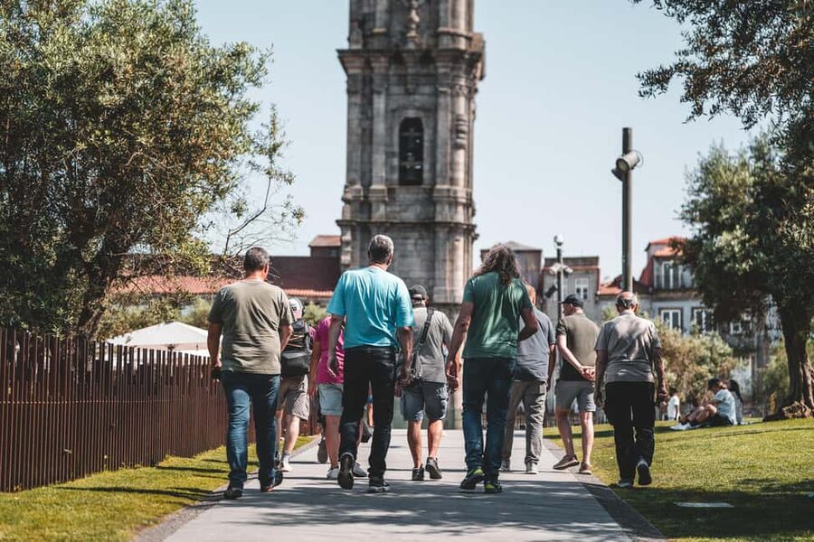 Walking tour discover Porto's center in German (max. 12 pax) - Porto City Hall and the upper center: Aliados, University vibes, and real advice