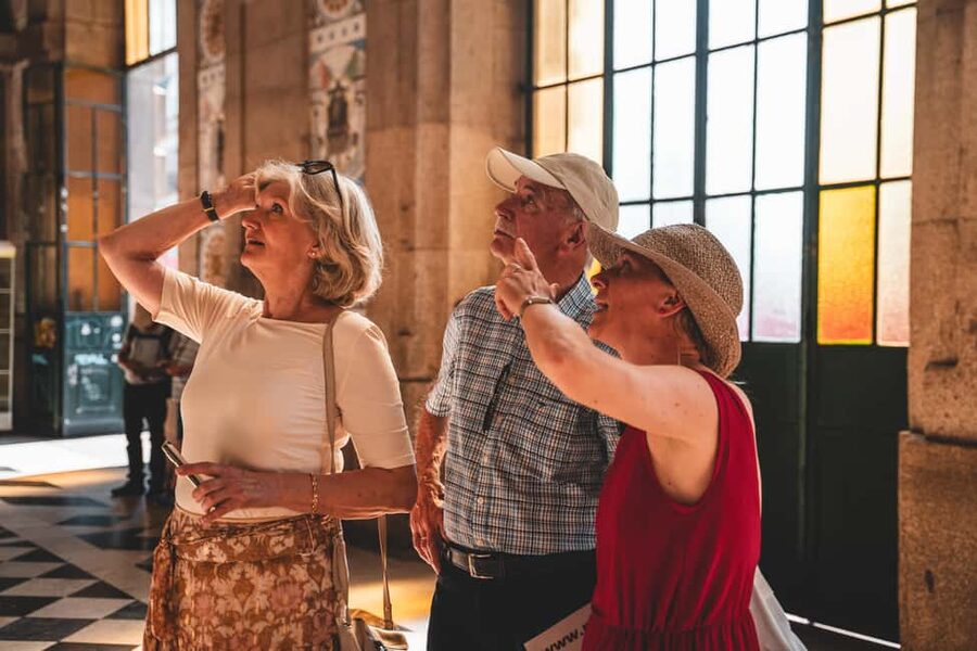 Walking tour discover Porto's center in German (max. 12 pax) - Igreja dos Carmelitas Descalcos and the Livraria Lello stop you’ll remember