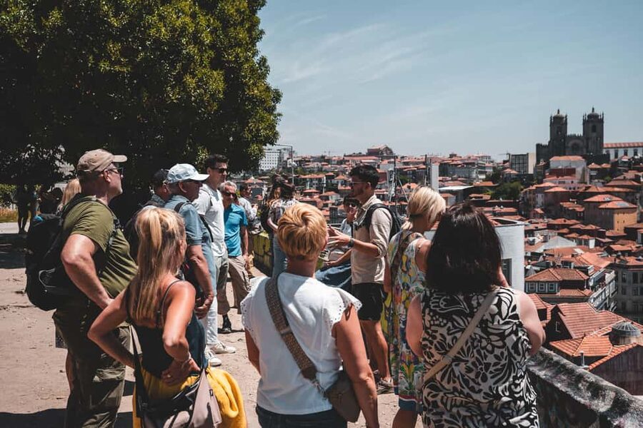 Walking tour discover Porto's center in German (max. 12 pax) - Torre dos Clérigos and the viewpoint sequence that makes the effort pay off
