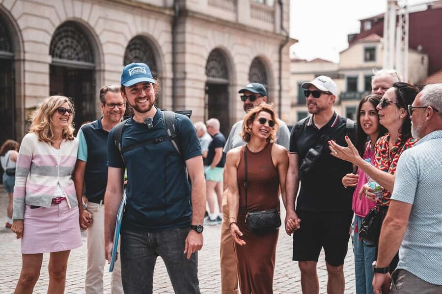 Walking tour discover Porto's center in German (max. 12 pax) - Where you start: Almeida Garrett or the Grande Guerra monument